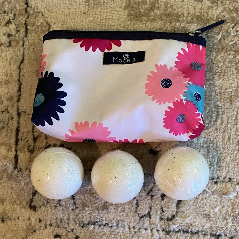 Modella Floral Cosmetic Bag & Bath Bombs